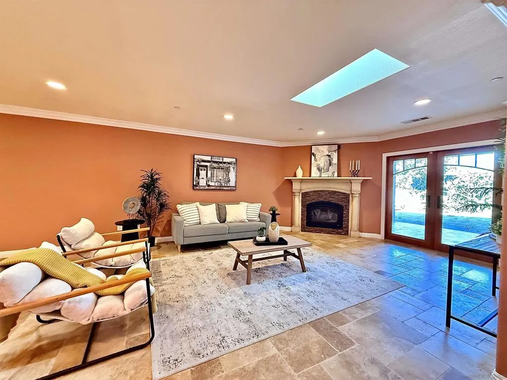 8364 Lake Ashwood Ave, San Diego, California 92119 home-pic-12