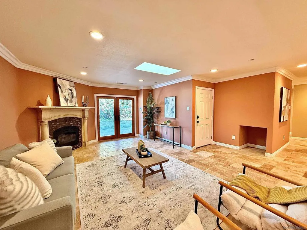 8364 Lake Ashwood Ave, San Diego, California 92119 home-pic-13