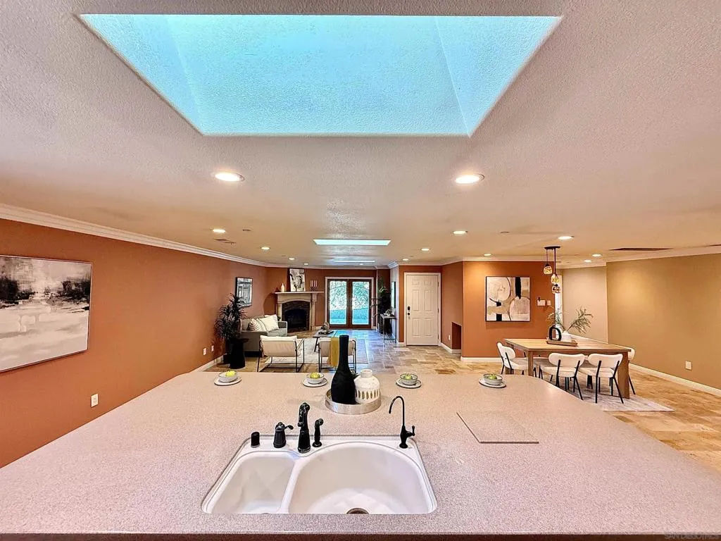 8364 Lake Ashwood Ave, San Diego, California 92119 home-pic-9
