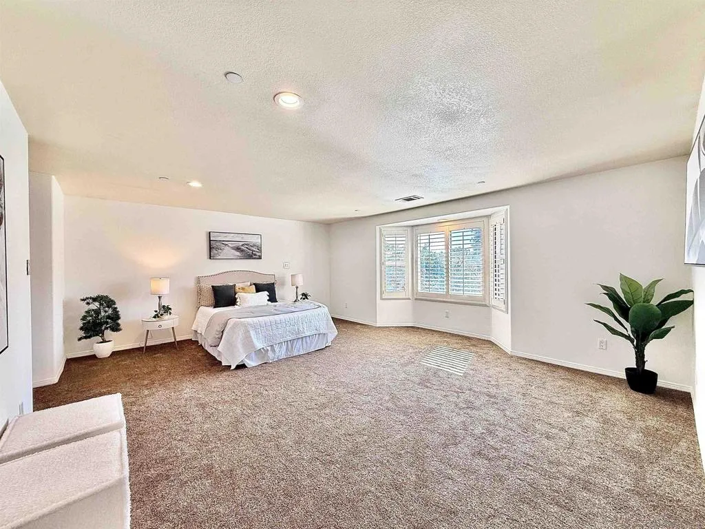 8364 Lake Ashwood Ave, San Diego, California 92119 home-pic-21