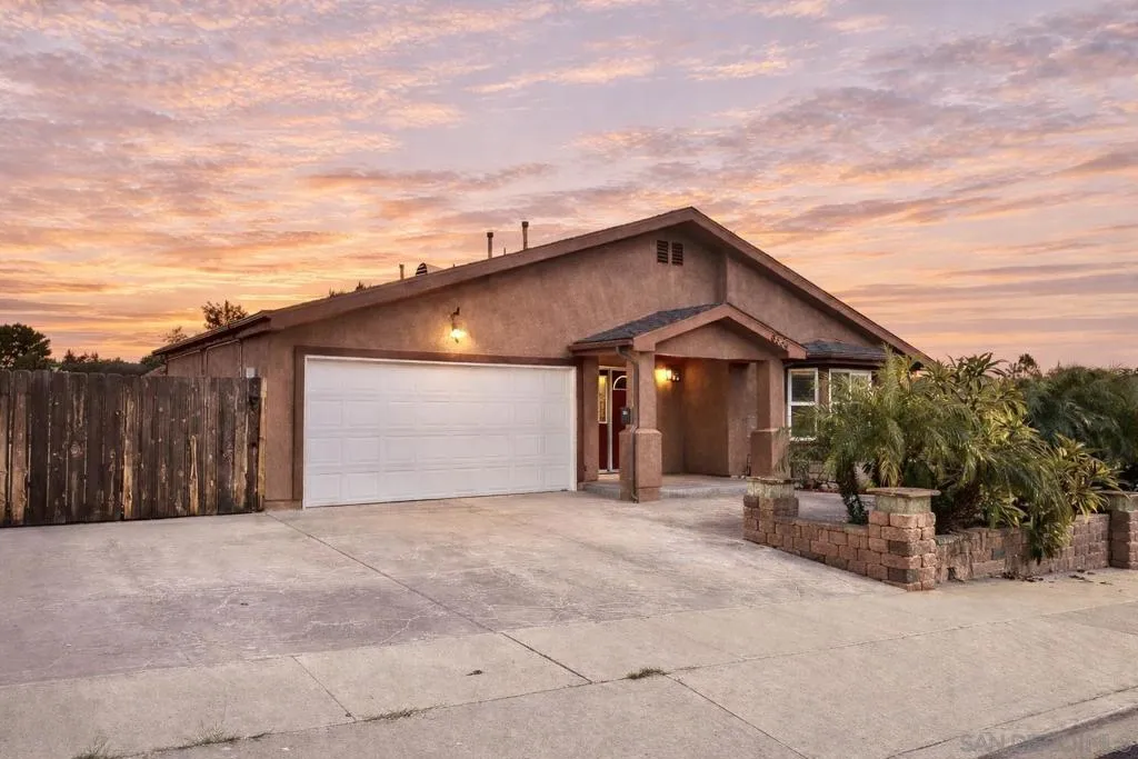 8364 Lake Ashwood Ave, San Diego, California 92119 home-pic-1