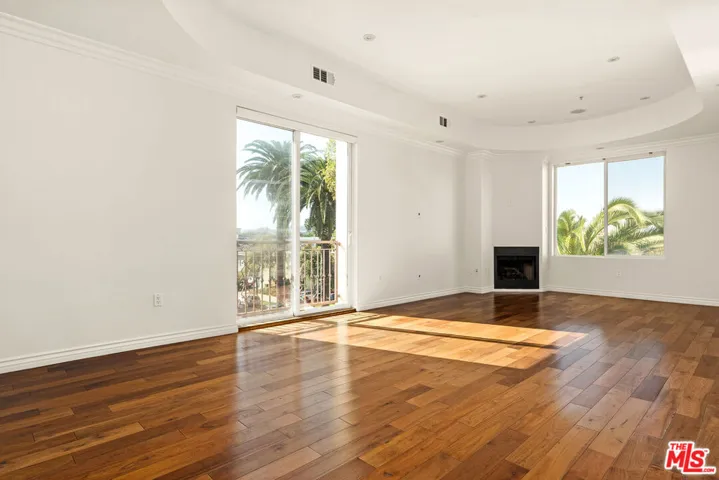 632 N Kings Road 302, West Hollywood, California 90048