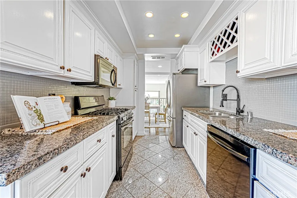 2938 Barrington Court, Fullerton, California 92831 home-pic-13