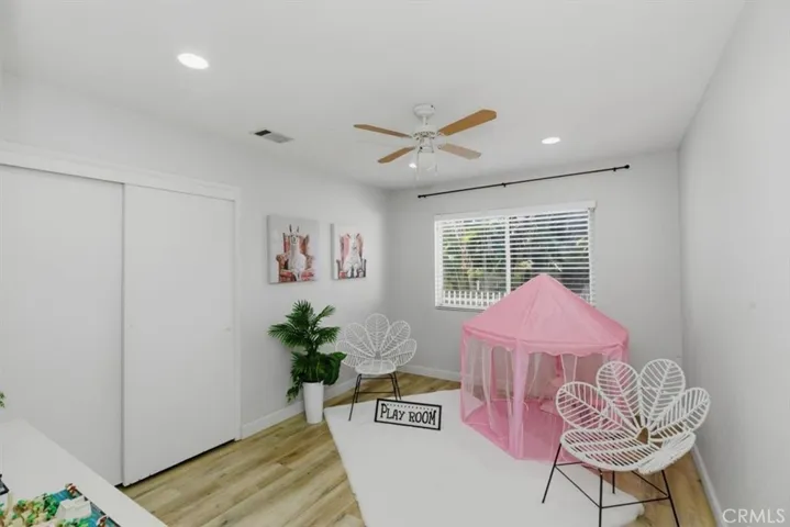 Bedroom, office, playroom spacious bedrooms