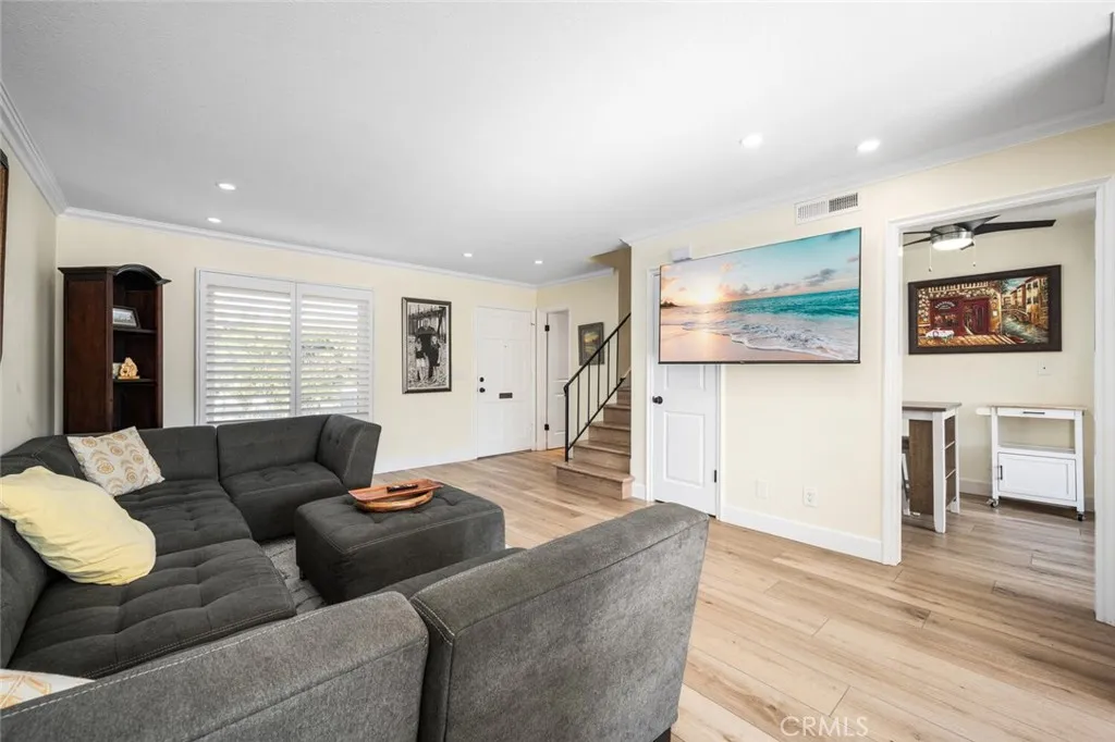 20326 Drive Gardenia, Huntington Beach, California 92646 home-pic-5