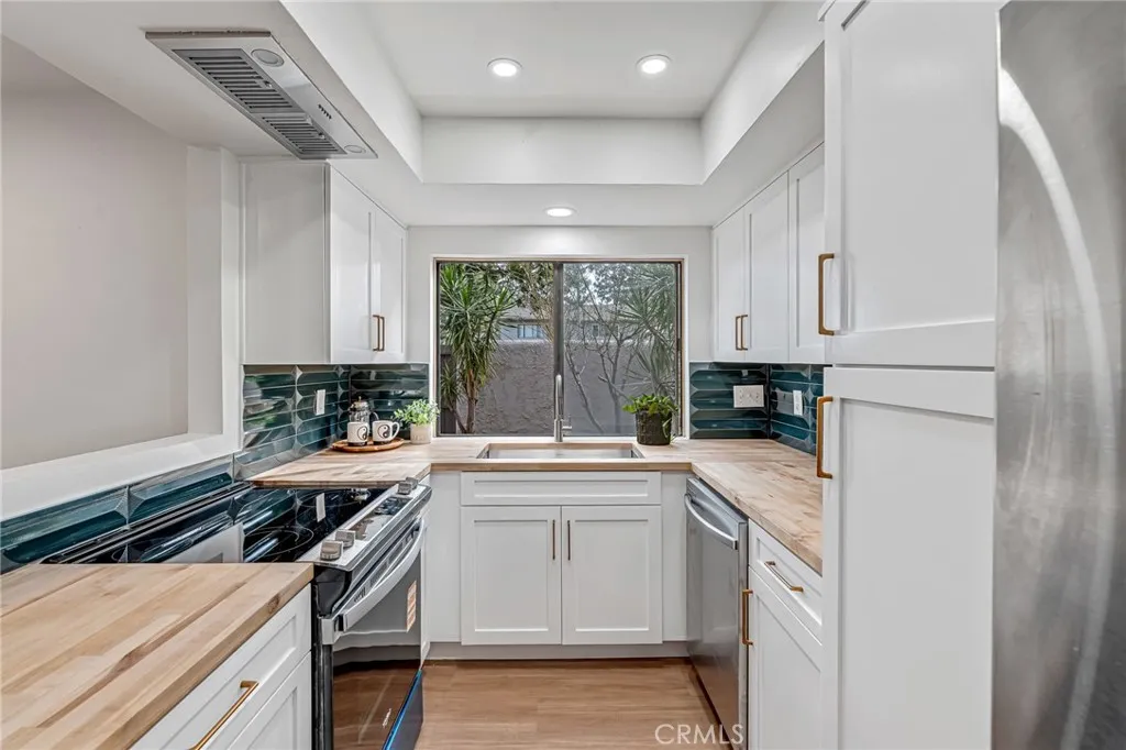 3010 E Via Taranto, Anaheim, California 92806 home-pic-6