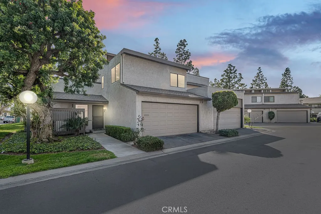 3010 E Via Taranto, Anaheim, California 92806 home-pic-2