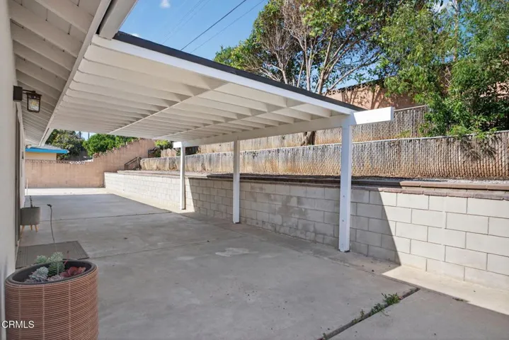 40-web-or-mls-UpmarketMedia_8317W-092