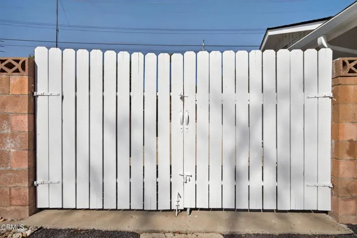 51-web-or-mls-UpmarketMedia_8317W-155