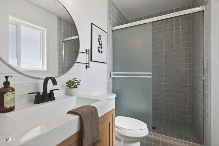 34-web-or-mls-UpmarketMedia_8317W-040