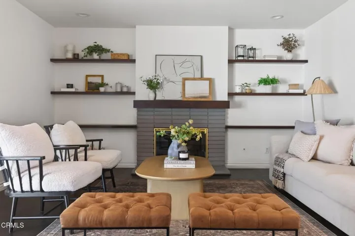 9-web-or-mls-UpmarketMedia_8317W-122