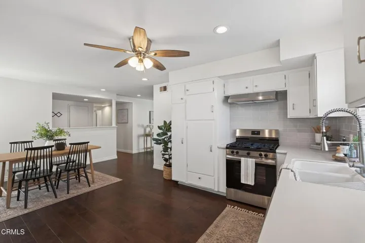 21-web-or-mls-UpmarketMedia_8317W-085