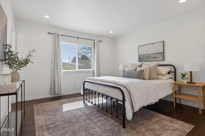 30-web-or-mls-UpmarketMedia_8317W-029