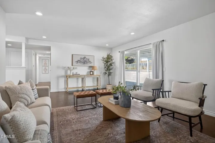 24-web-or-mls-UpmarketMedia_8317W-151