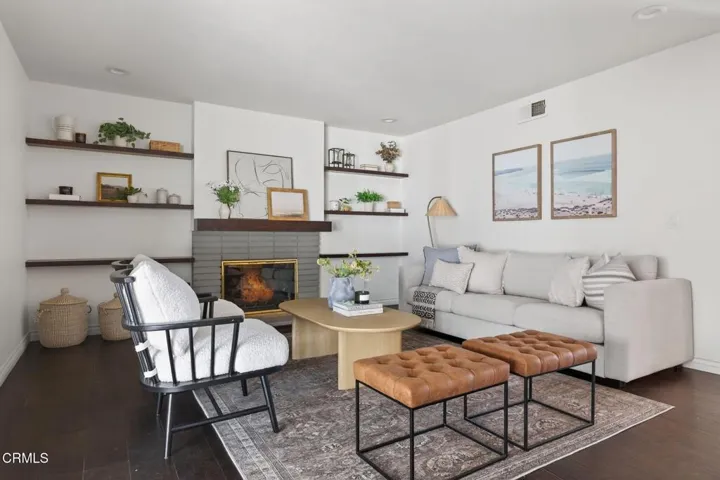 15-web-or-mls-UpmarketMedia_8317W-142