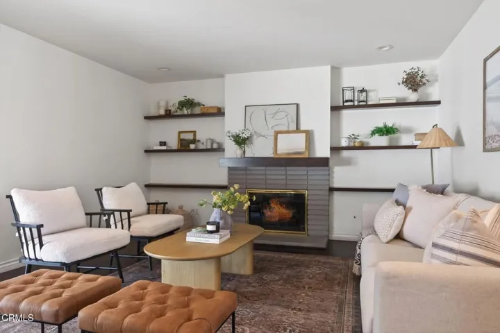 12-web-or-mls-UpmarketMedia_8317W-131