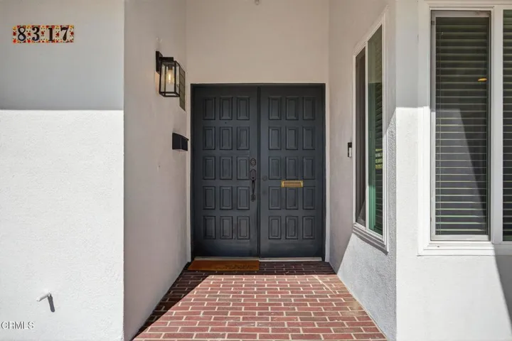 7-web-or-mls-UpmarketMedia_8317W-022