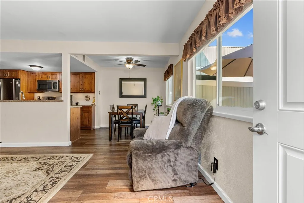 28152 Robin, Saugus, California 91350 home-pic-8