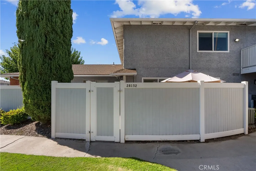 28152 Robin, Saugus, California 91350 home-pic-3