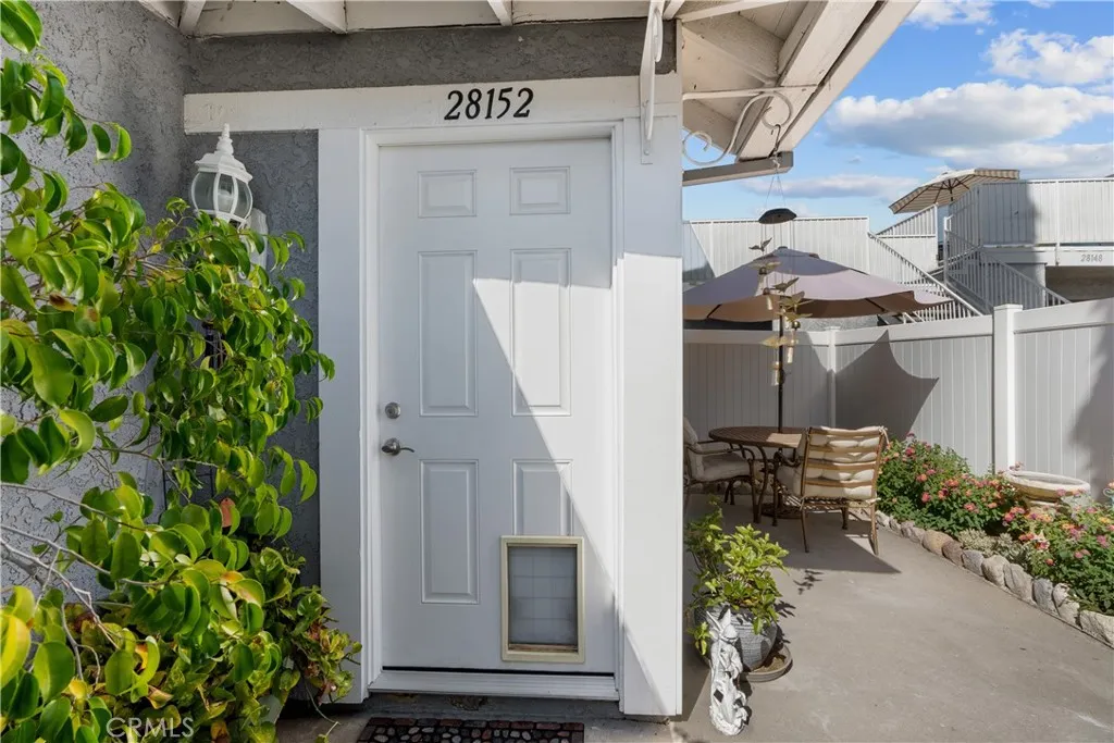 28152 Robin, Saugus, California 91350 home-pic-7