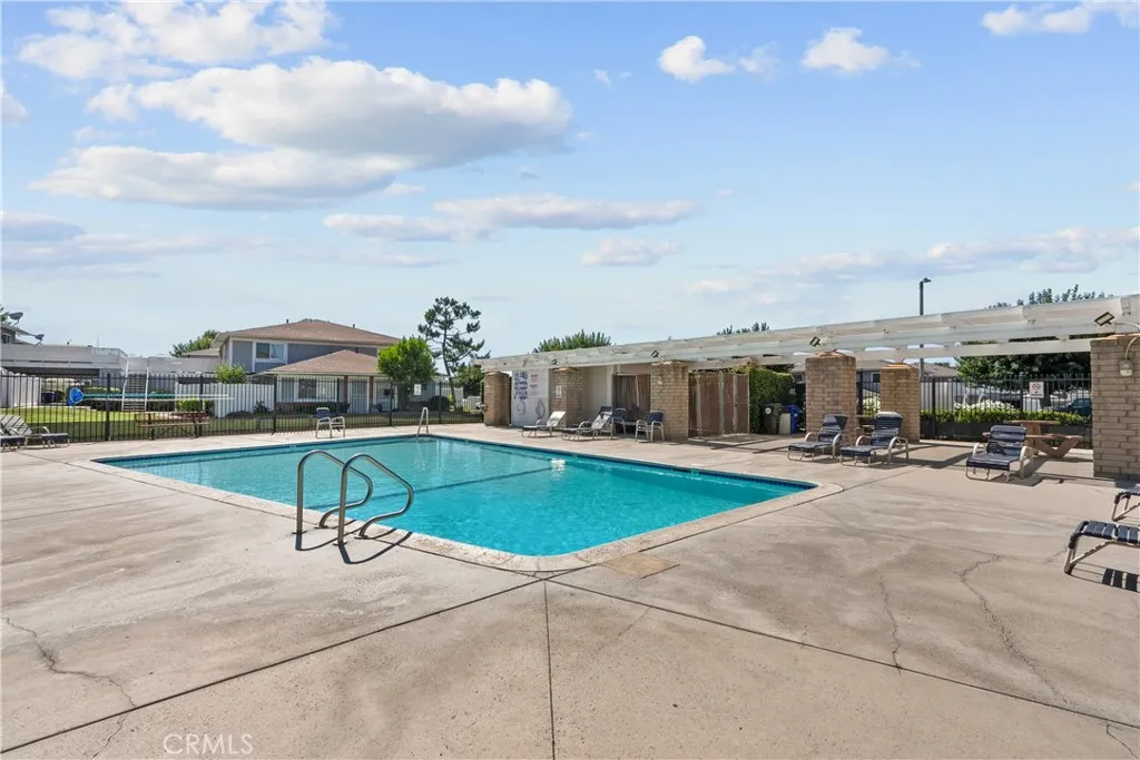 28152 Robin, Saugus, California 91350 home-pic-44