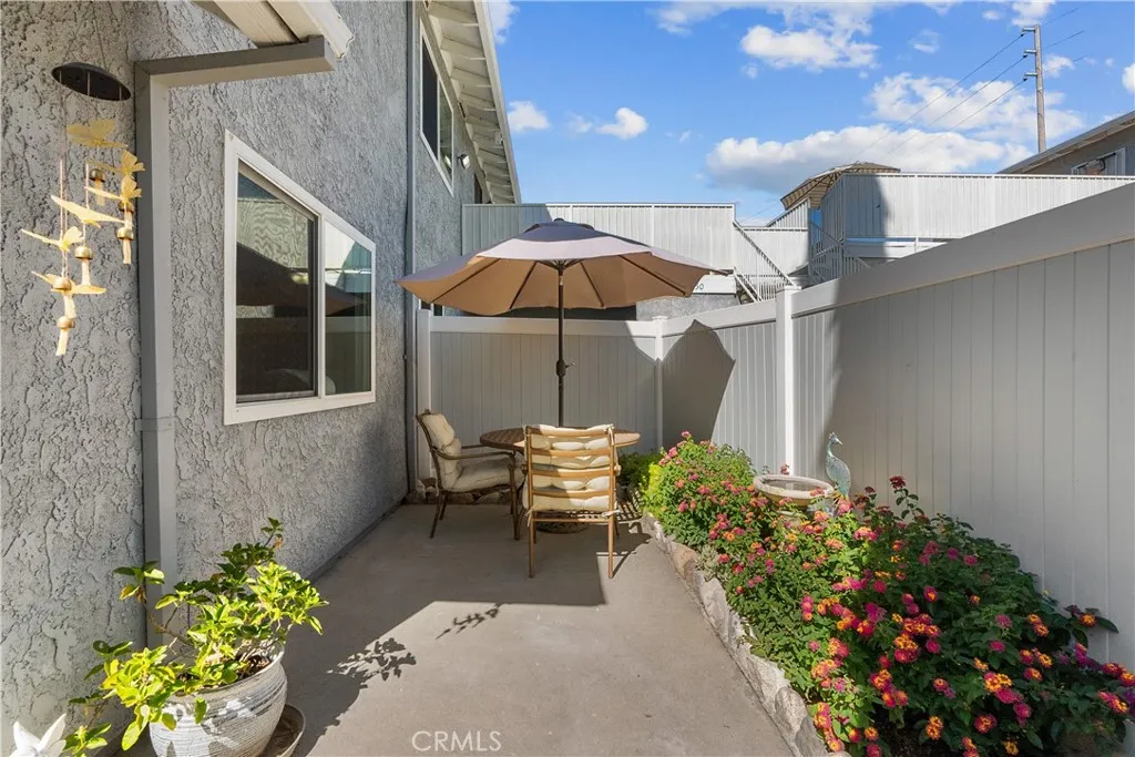 28152 Robin, Saugus, California 91350 home-pic-5