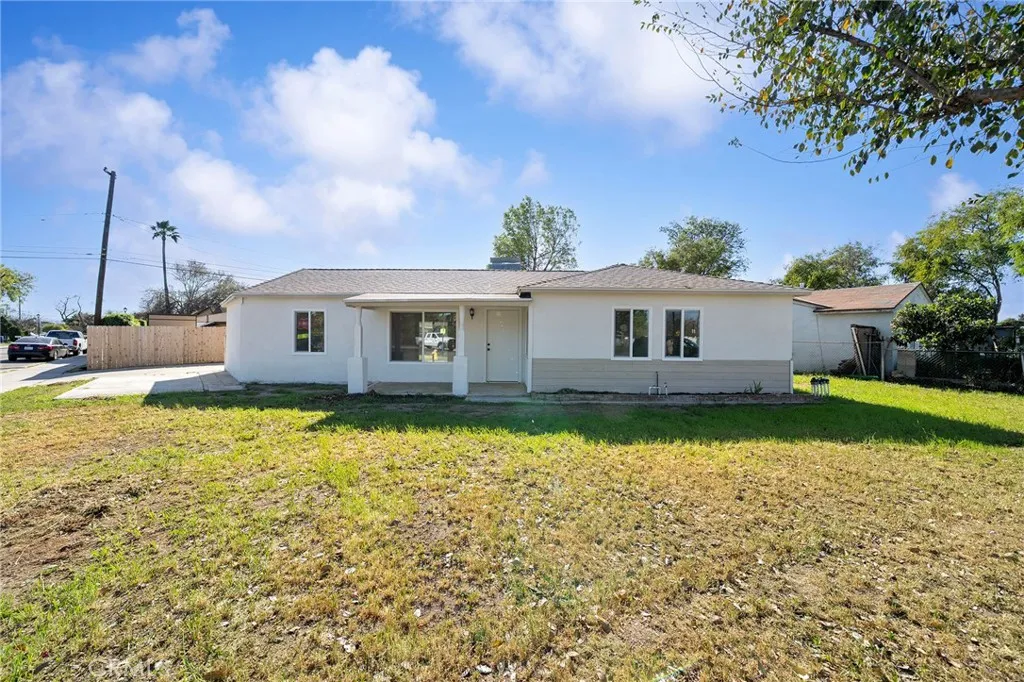 8326 Greenpoint, Riverside, California 92503 home-pic-1