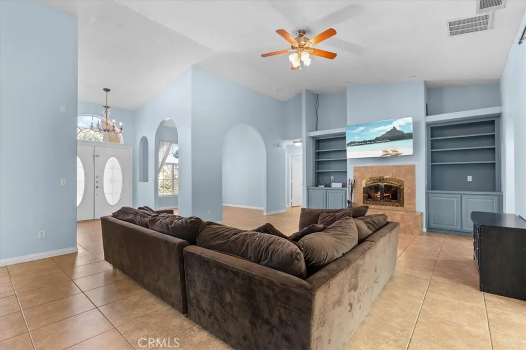 1679 Desert Front, Wrightwood, California 92397 home-pic-12