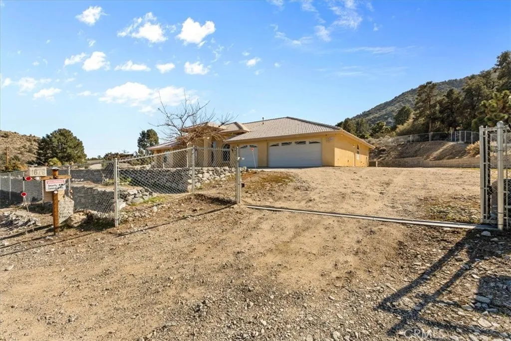 1679 Desert Front, Wrightwood, California 92397 home-pic-7