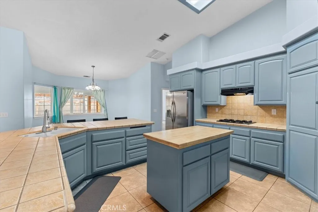1679 Desert Front, Wrightwood, California 92397 home-pic-20