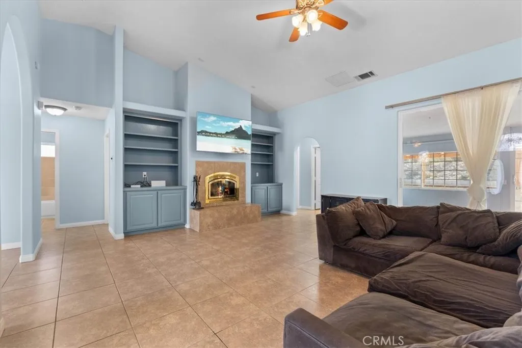 1679 Desert Front, Wrightwood, California 92397 home-pic-18