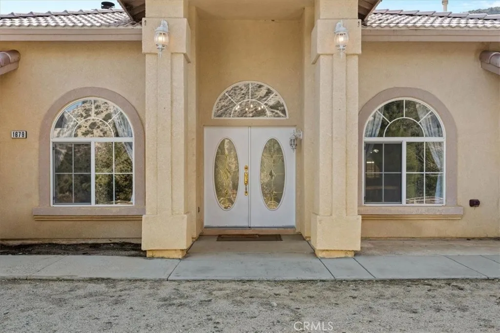 1679 Desert Front, Wrightwood, California 92397 home-pic-10
