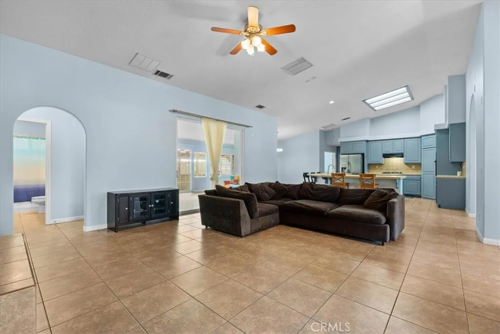 1679 Desert Front, Wrightwood, California 92397 home-pic-17