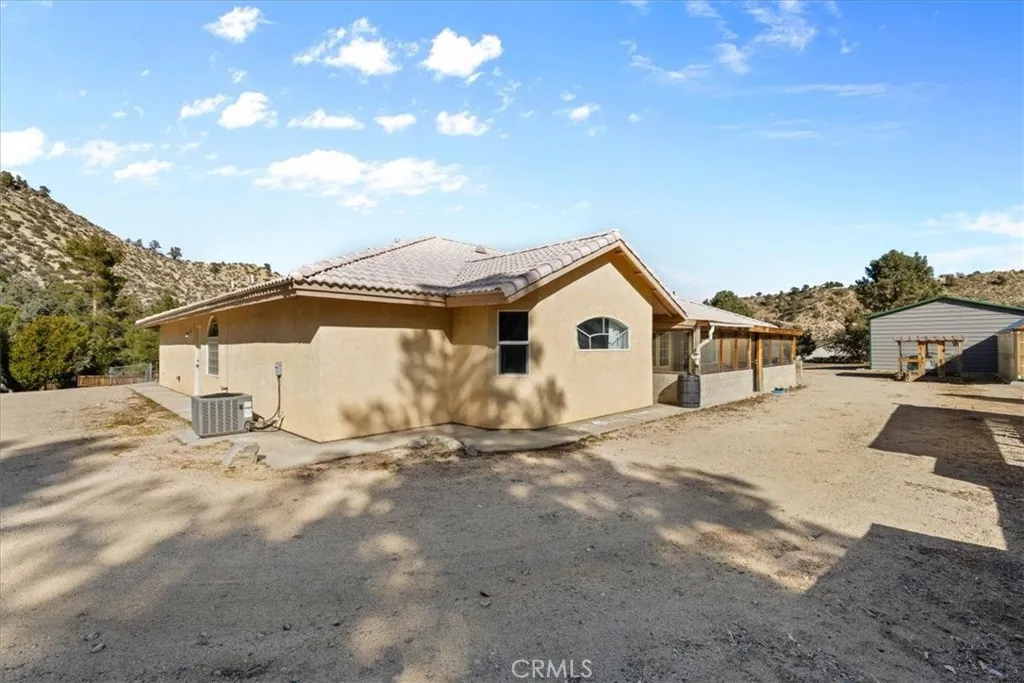 1679 Desert Front, Wrightwood, California 92397 home-pic-45