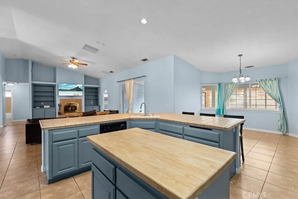 1679 Desert Front, Wrightwood, California 92397 home-pic-23
