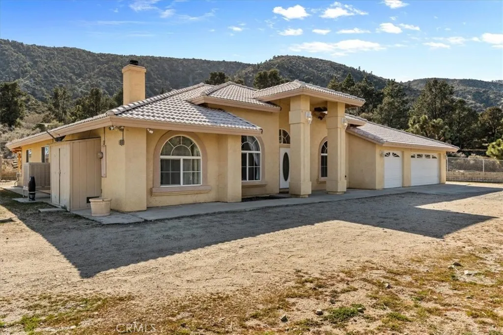 1679 Desert Front, Wrightwood, California 92397 home-pic-3