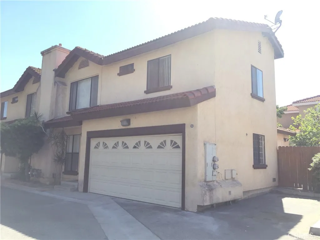4018 W 5th K, Santa Ana, California 92703 home-pic-1
