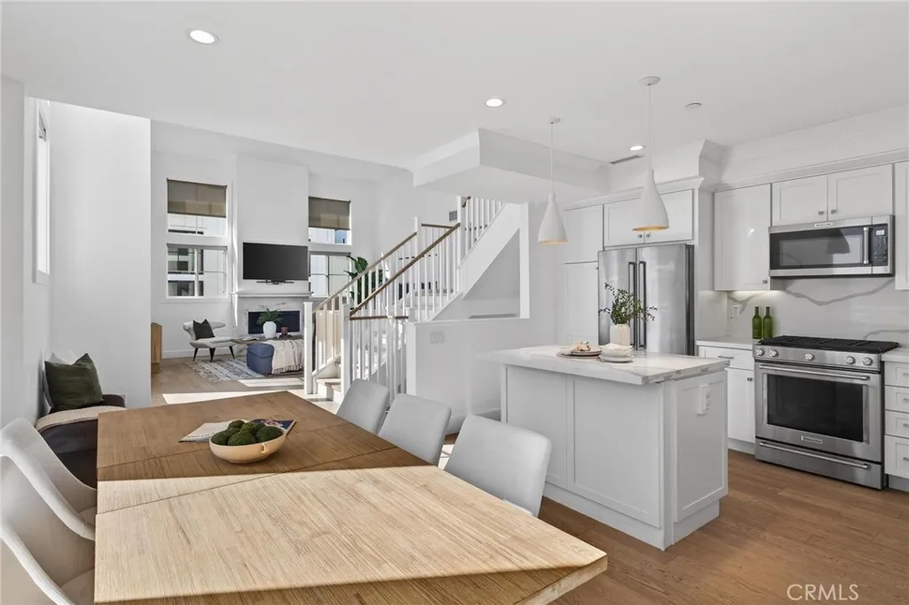 2114 Carnegie Lane C, Redondo Beach, California 90278 home-pic-16