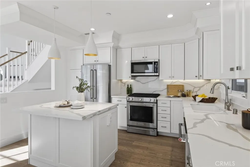 2114 Carnegie Lane C, Redondo Beach, California 90278 home-pic-18