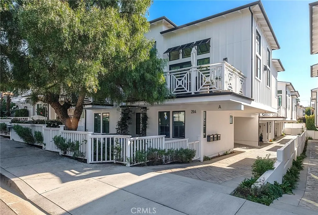 2114 Carnegie Lane C, Redondo Beach, California 90278 home-pic-2