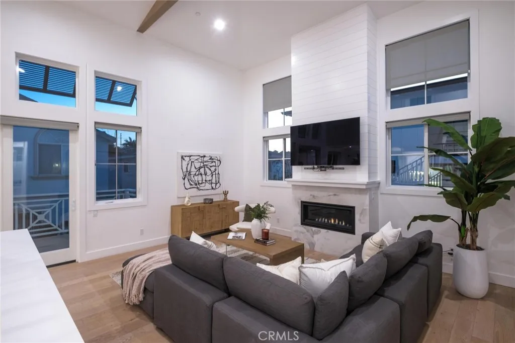 2114 Carnegie Lane C, Redondo Beach, California 90278 home-pic-14