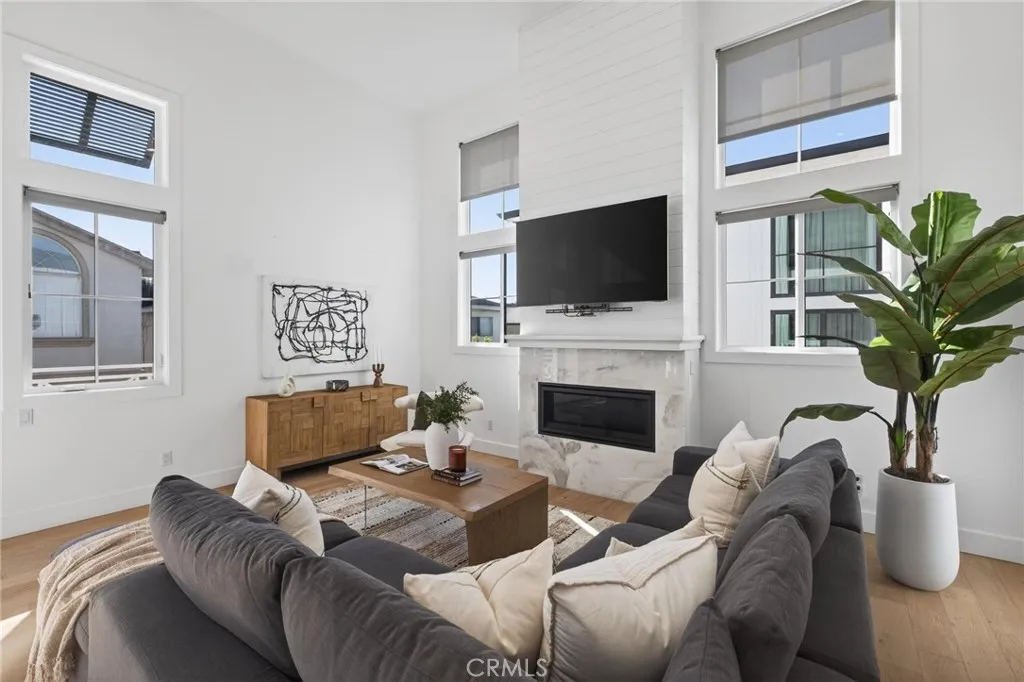 2114 Carnegie Lane C, Redondo Beach, California 90278 home-pic-9