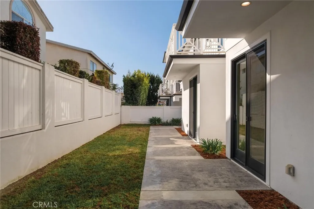 2114 Carnegie Lane C, Redondo Beach, California 90278 home-pic-57