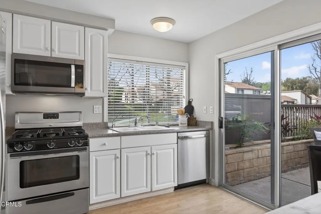25702 Vista Fairways Drive, Valencia, California 91355 home-pic-14
