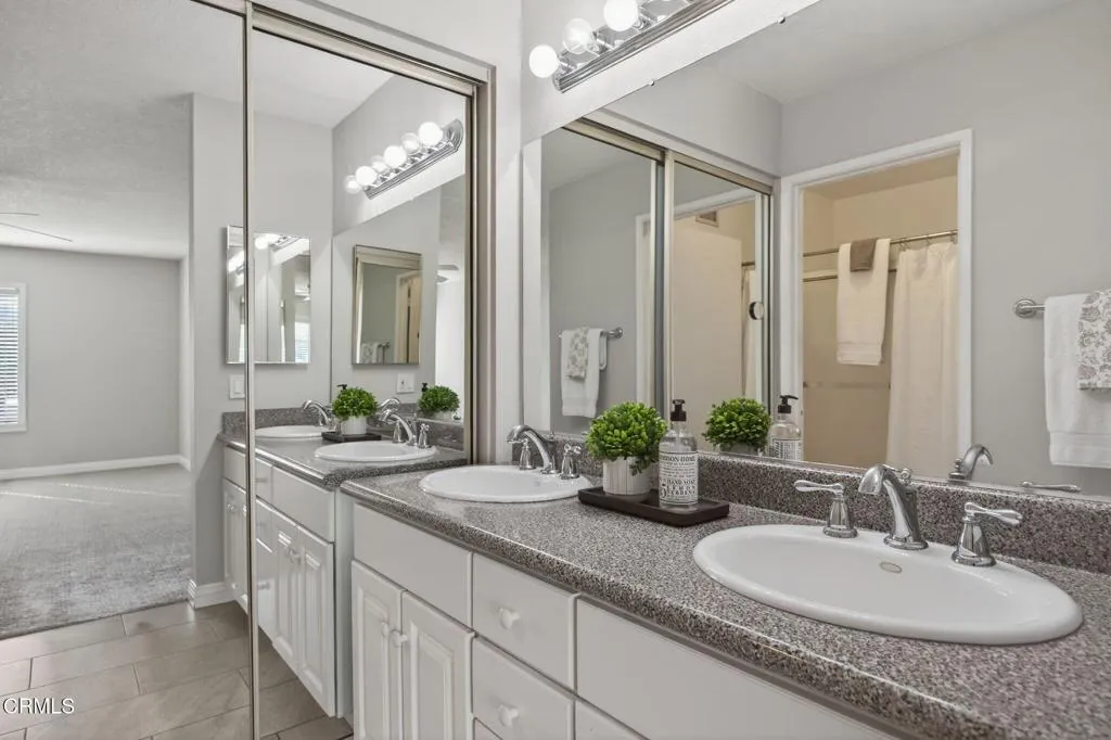 25702 Vista Fairways Drive, Valencia, California 91355 home-pic-24