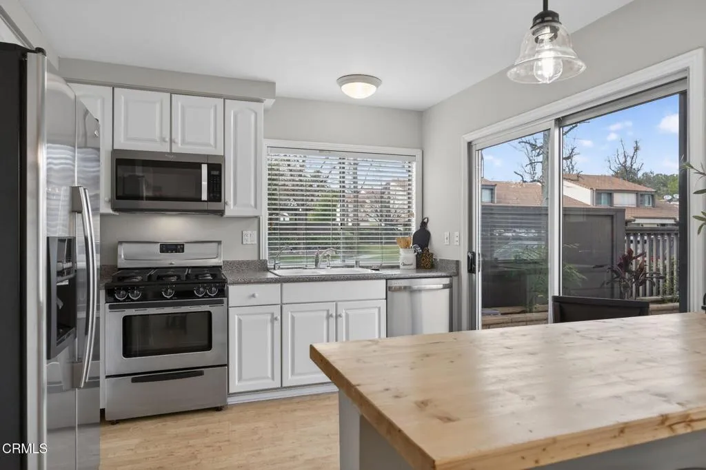 25702 Vista Fairways Drive, Valencia, California 91355 home-pic-13