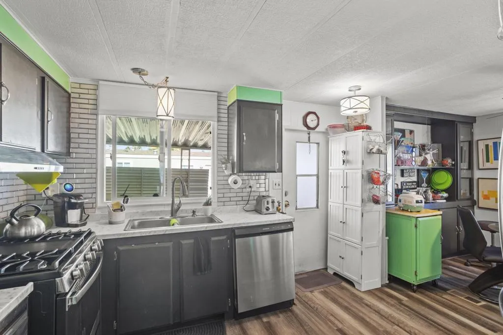 8-web-or-mls-1-washington-dr