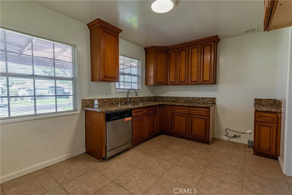10428 Hopland St, Bellflower, California 90706 home-pic-3