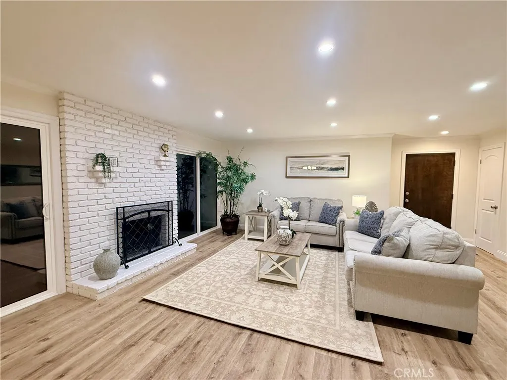 912 W 11th 4, San Pedro, California 90731 home-pic-1