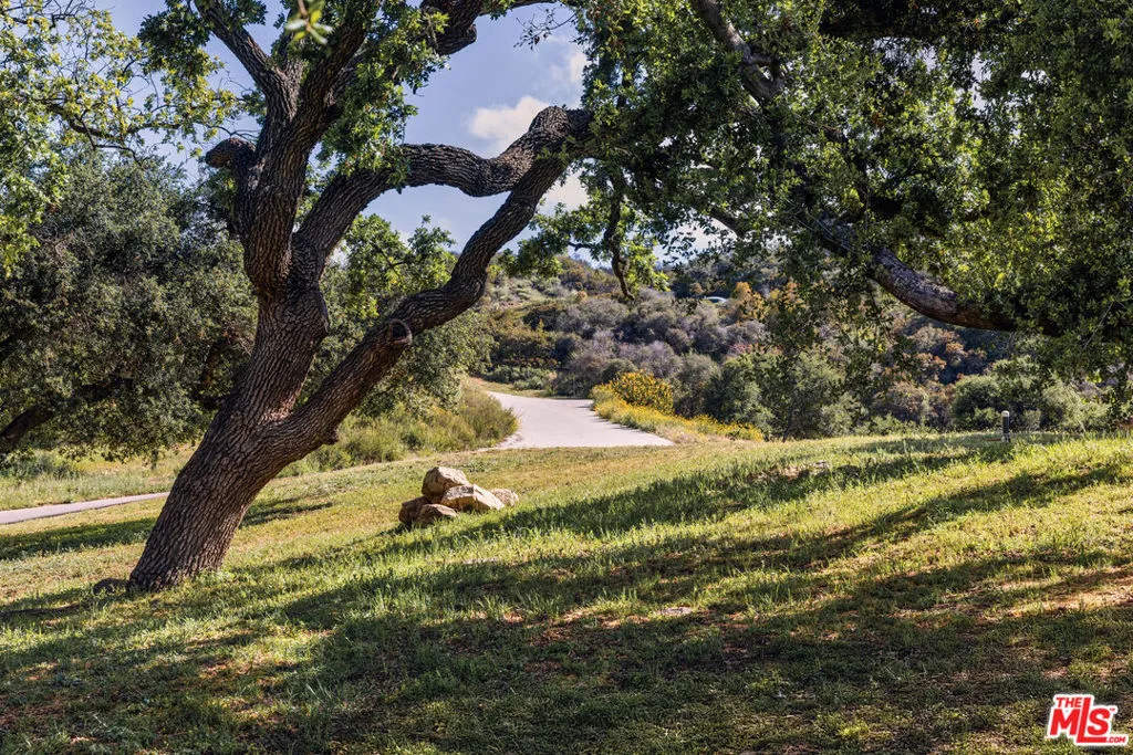 1697 W Potrero Road, Westlake Village, California 91361 home-pic-4